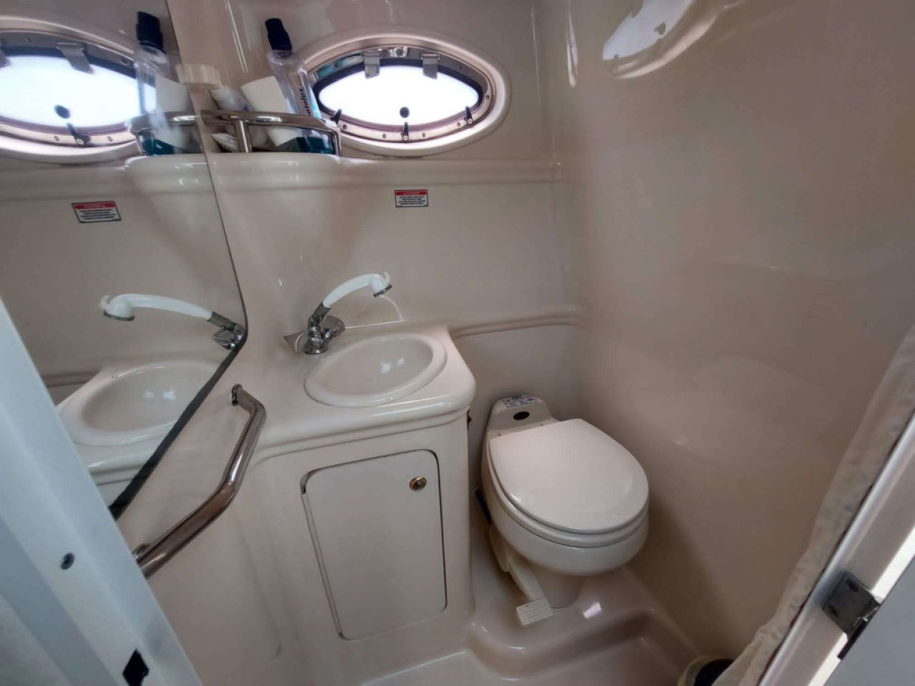 WINTER PRICE: Motorboat Sea Ray 260 Sundancer with berth until March