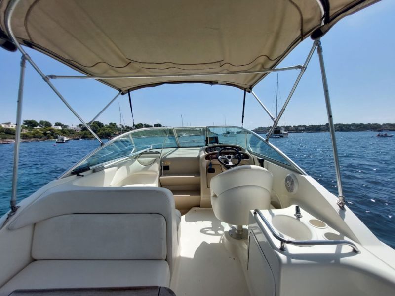 WINTER PRICE: Motorboat Sea Ray 260 Sundancer with berth until March