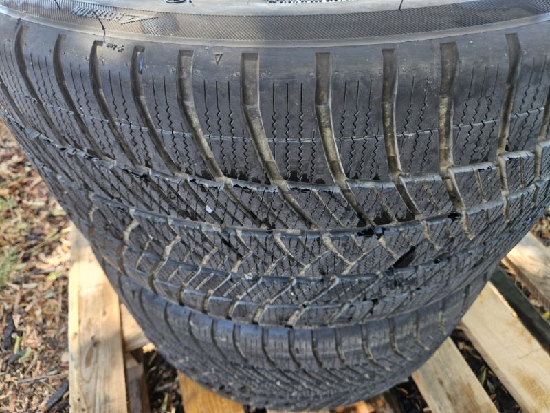 Winter tyres as good as new