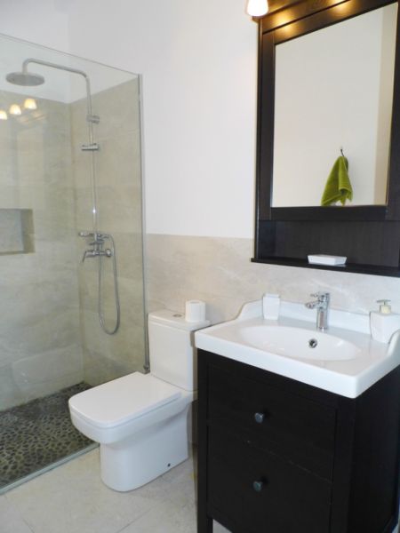 WINTERSAISON 24/ 25: Ebenerdige und hochmoderne Finca bei Manacor --- F 06 WT