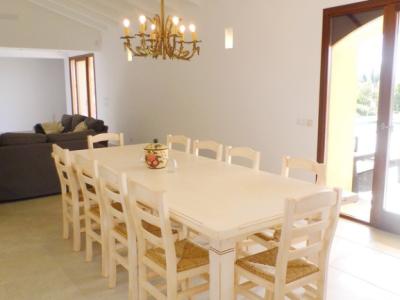 WINTERSAISON 24/ 25: Ebenerdige und hochmoderne Finca bei Manacor --- F 06 WT