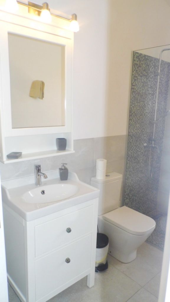 WINTERSAISON 24/ 25: Ebenerdige und hochmoderne Finca bei Manacor --- F 06 WT