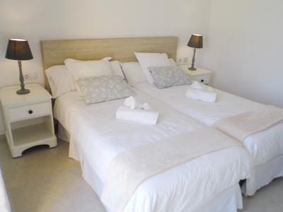 WINTERSAISON 24/ 25: Ebenerdige und hochmoderne Finca bei Manacor --- F 06 WT