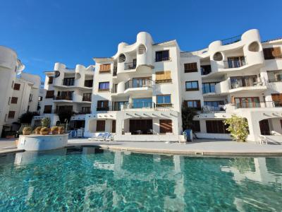 We are looking in Puerto Alcudia for a modern apartment with sea view for the winter months