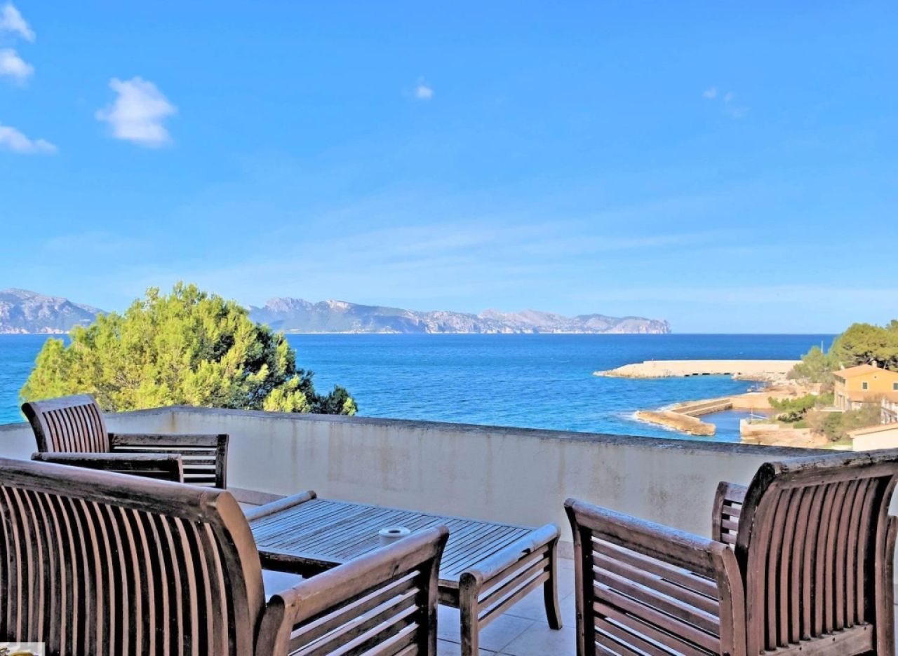 Wohnhaus in Mal Pas Alcudia mit direktem Meerzugang und herrlichem Ausblick