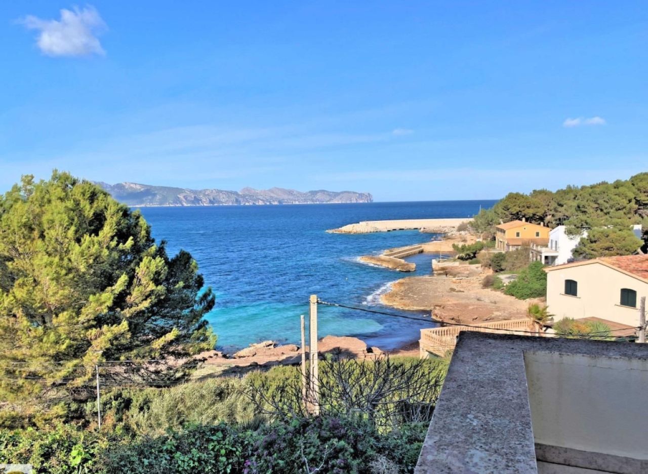 Wohnhaus in Mal Pas Alcudia mit direktem Meerzugang und herrlichem Ausblick