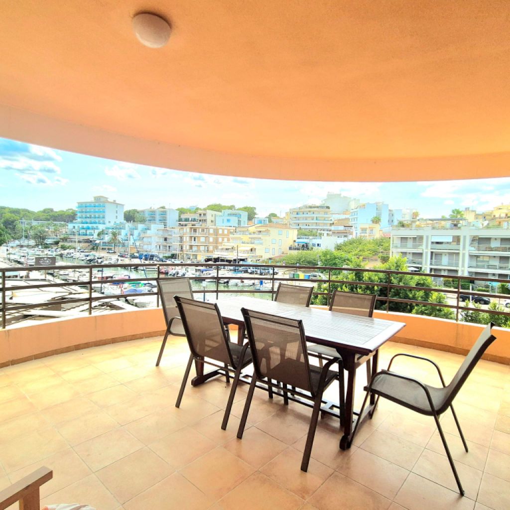 First floor apartment in Porto Cristo, next to the river and the beach