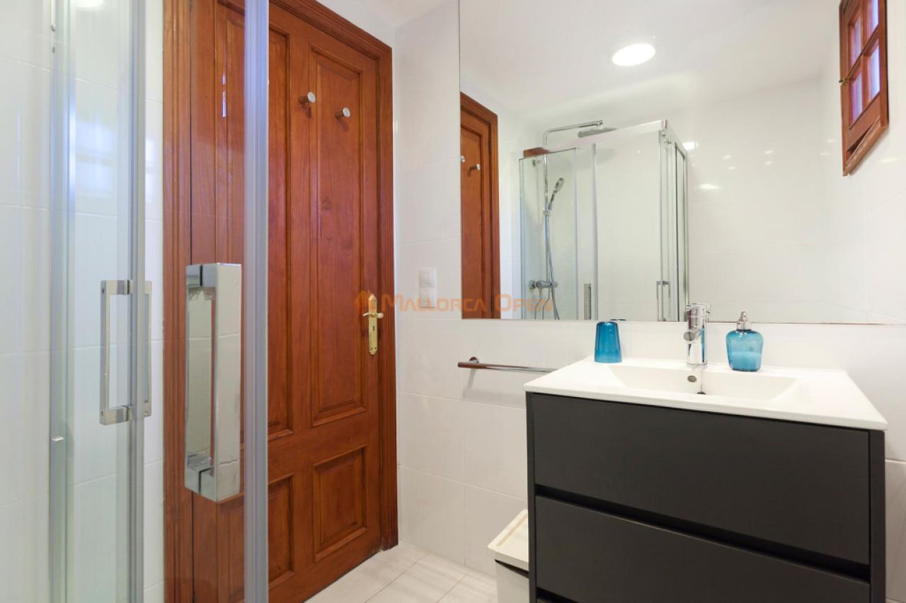 apartment on the front line in Cala Mandia