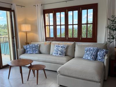 apartment on the front line in Cala Mandia