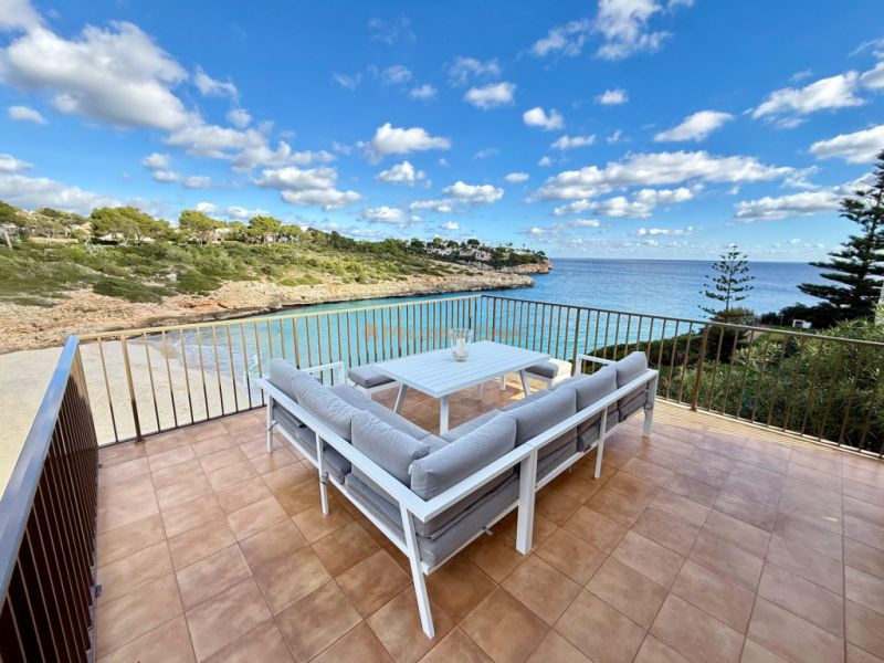 apartment on the front line in Cala Mandia