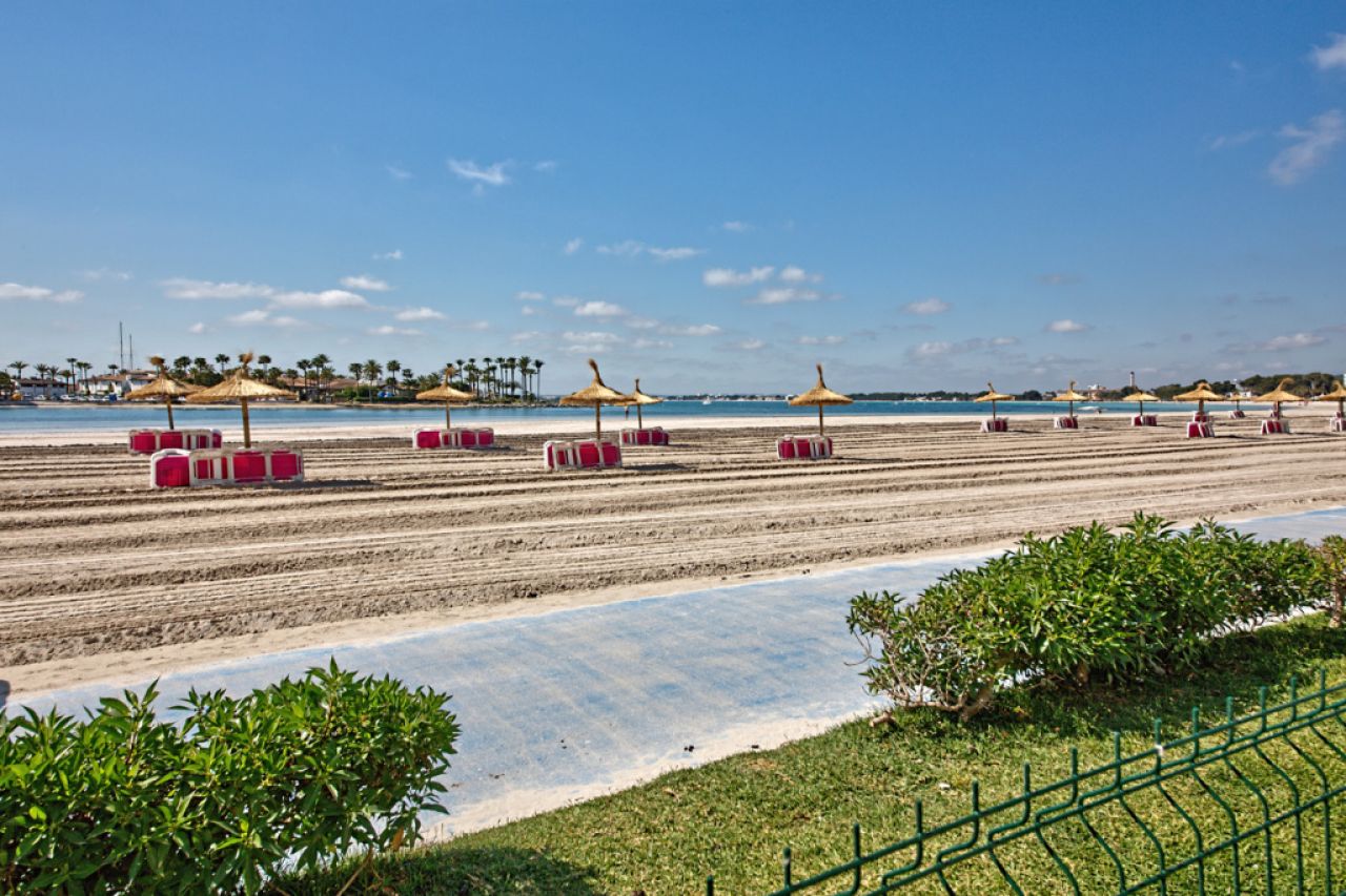 Apartamento primera linea Pto. Alcudia con piscina y cerca del Puerto