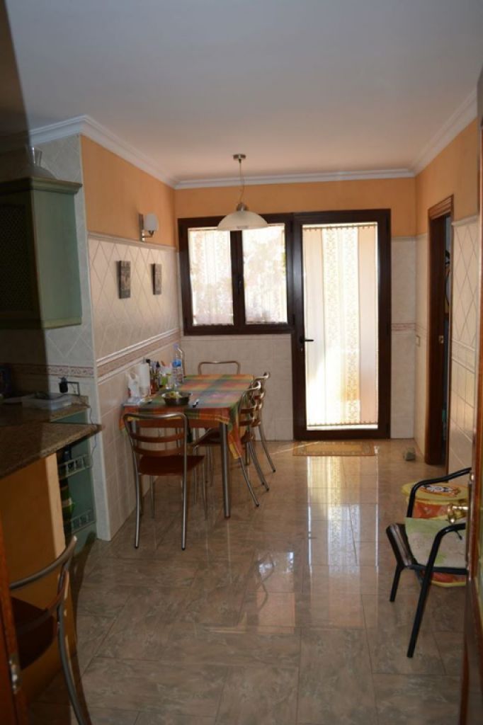 Wohnung mit Bäckerei, Restaurant, Karaoke Bar mit Meerblick von der Terrasse