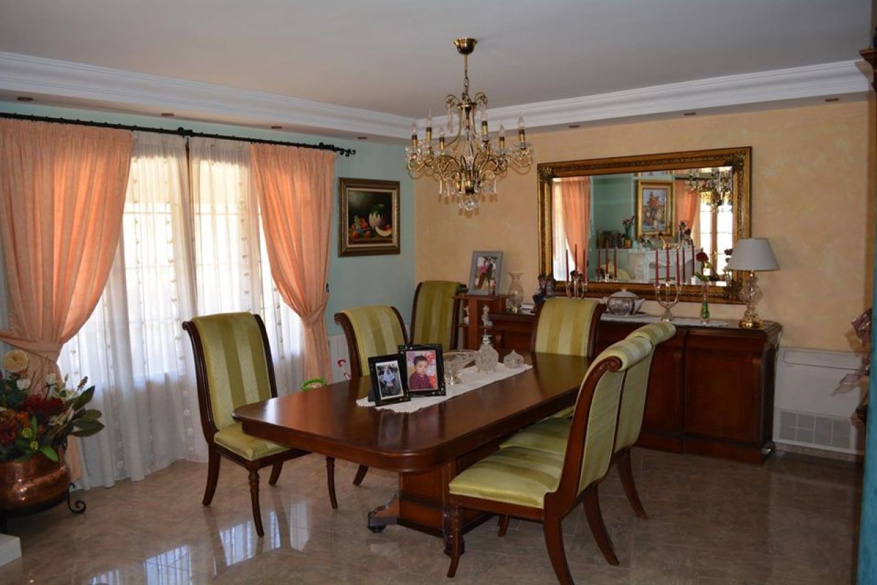 Wohnung mit Bäckerei, Restaurant, Karaoke Bar mit Meerblick von der Terrasse