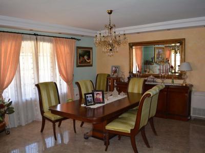 Wohnung mit Bäckerei, Restaurant, Karaoke Bar mit Meerblick von der Terrasse