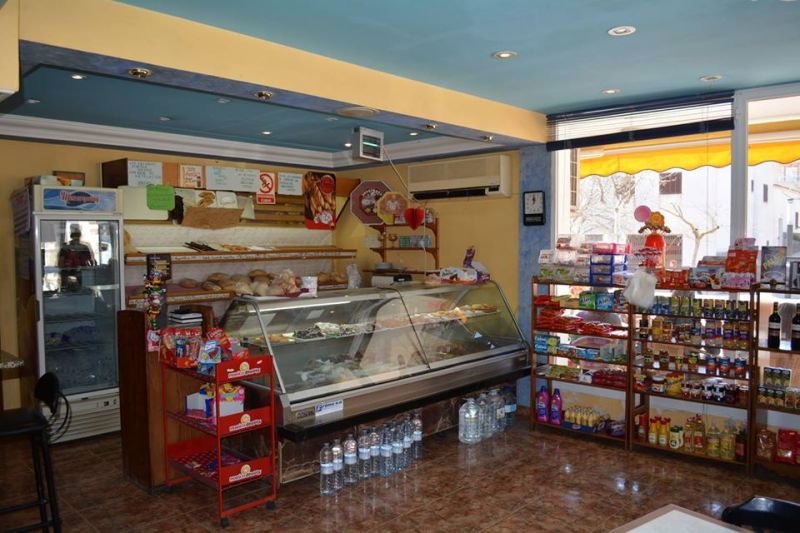 Wohnung mit Bäckerei, Restaurant, Karaoke Bar mit Meerblick von der Terrasse