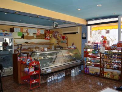 Wohnung mit Bäckerei, Restaurant, Karaoke Bar mit Meerblick von der Terrasse