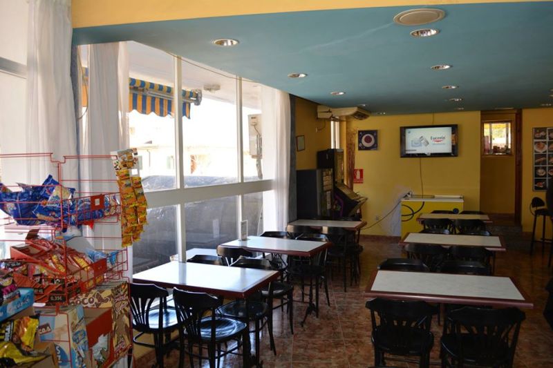 Wohnung mit Bäckerei, Restaurant, Karaoke Bar mit Meerblick von der Terrasse