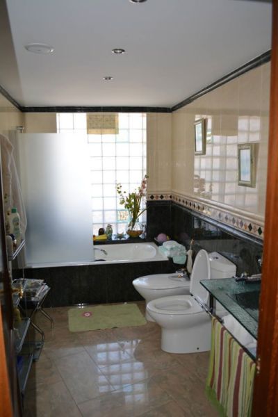 Wohnung mit Bäckerei, Restaurant, Karaoke Bar mit Meerblick von der Terrasse