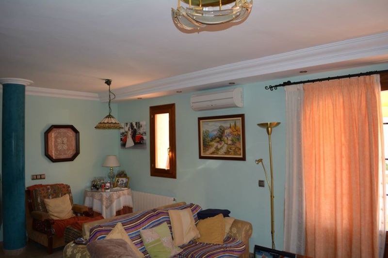 Wohnung mit Bäckerei, Restaurant, Karaoke Bar mit Meerblick von der Terrasse