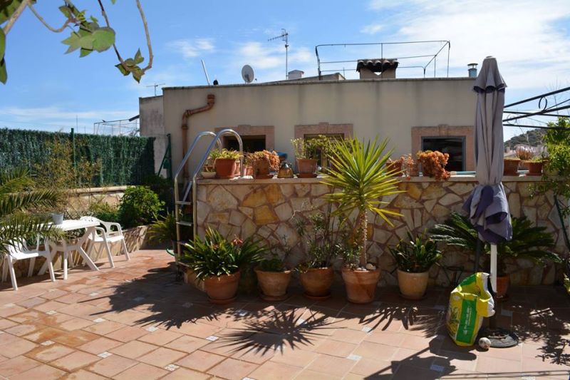 Wohnung mit Bäckerei, Restaurant, Karaoke Bar mit Meerblick von der Terrasse