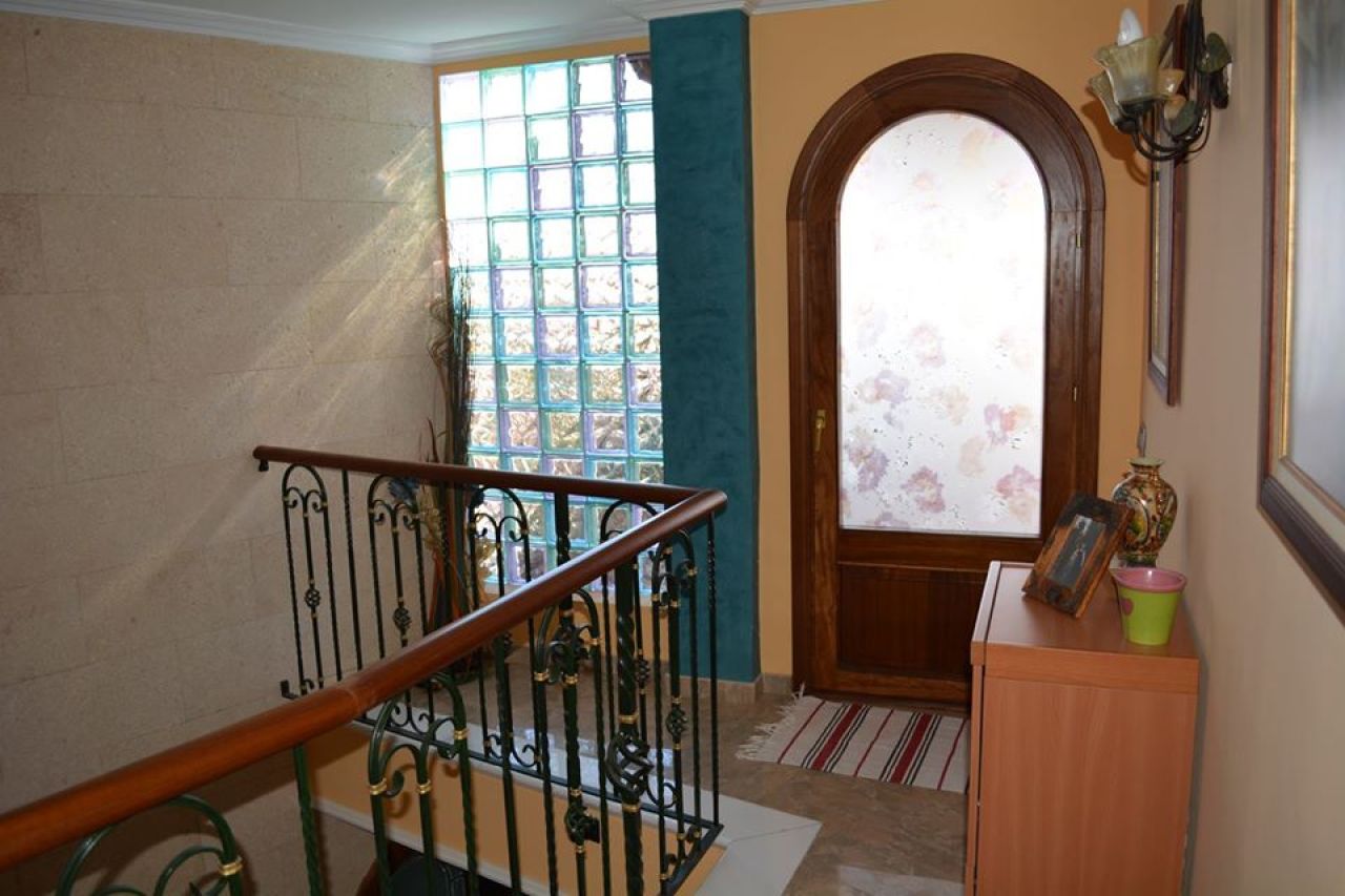 Wohnung mit Bäckerei, Restaurant, Karaoke Bar mit Meerblick von der Terrasse