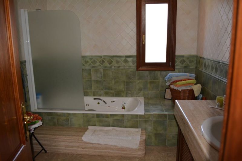 Wohnung mit Bäckerei, Restaurant, Karaoke Bar mit Meerblick von der Terrasse