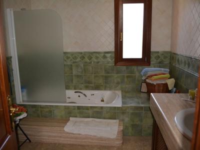 Wohnung mit Bäckerei, Restaurant, Karaoke Bar mit Meerblick von der Terrasse