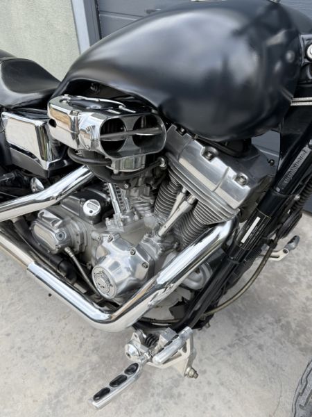 Wunderschöne Harley Dyna Custom | 1450cc Twin Cam | 230er Heckumbau | Matt Black