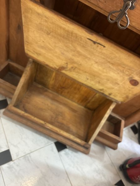 Wunderschönes antikes Massivholz-Empfangsmöbel mit Spiegel