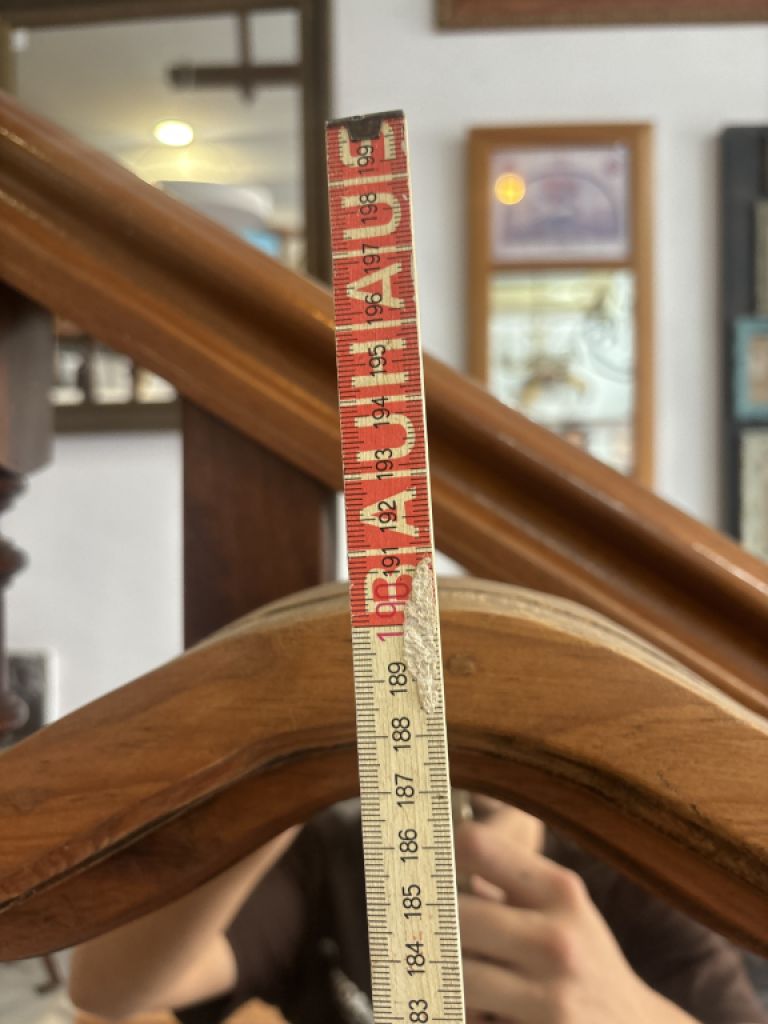 Wunderschönes antikes Massivholz-Empfangsmöbel mit Spiegel