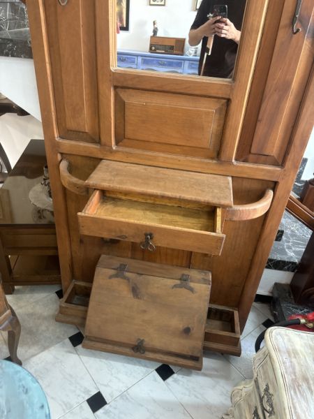 Wunderschönes antikes Massivholz-Empfangsmöbel mit Spiegel