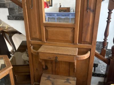 Wunderschönes antikes Massivholz-Empfangsmöbel mit Spiegel