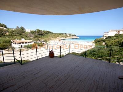 Wunderschönes Chalet in Cala Mandia in erster Meereslinie