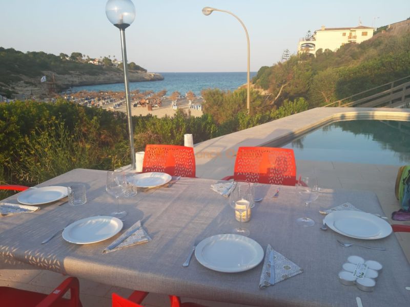 Wunderschönes Chalet in Cala Mandia in erster Meereslinie