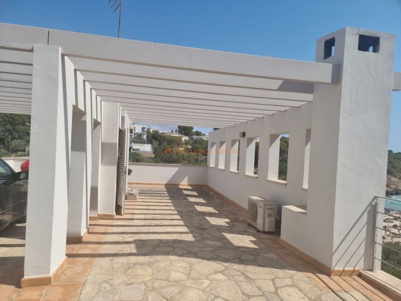 Wunderschönes Chalet in Cala Mandia in erster Meereslinie