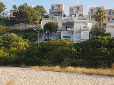 Wunderschönes Chalet in Cala Mandia in erster Meereslinie