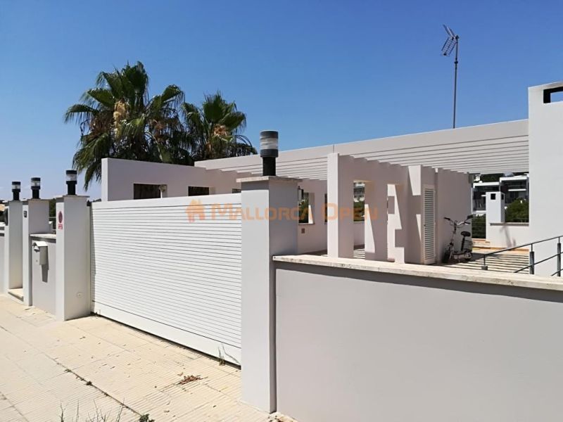 Wunderschönes Chalet in Cala Mandia in erster Meereslinie