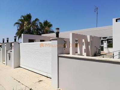 Wunderschönes Chalet in Cala Mandia in erster Meereslinie