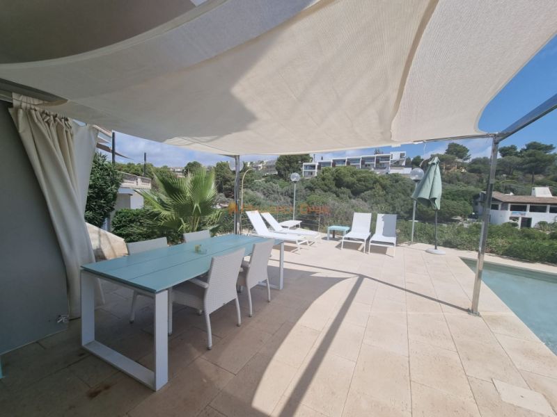 Wunderschönes Chalet in Cala Mandia in erster Meereslinie