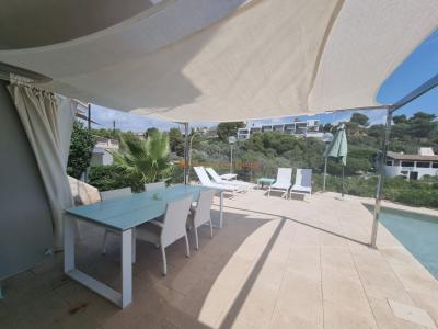 Wunderschönes Chalet in Cala Mandia in erster Meereslinie