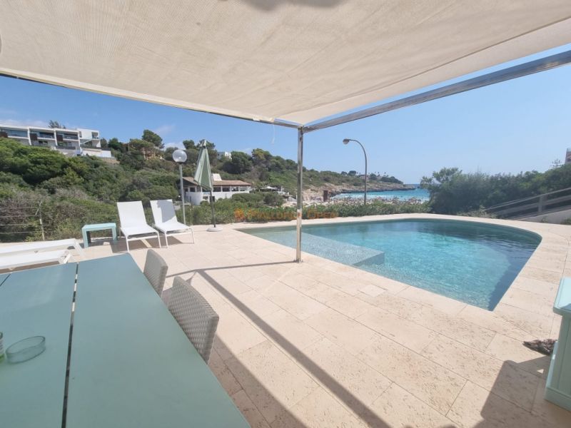 Wunderschönes Chalet in Cala Mandia in erster Meereslinie