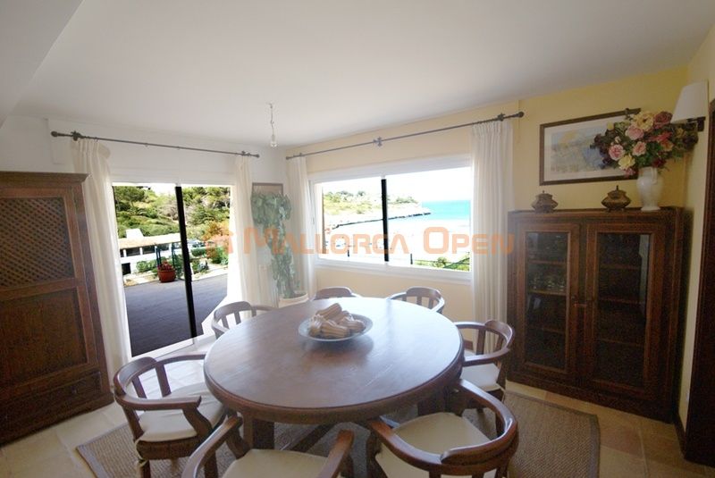 Wunderschönes Chalet in Cala Mandia in erster Meereslinie