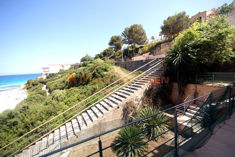 Wunderschönes Chalet in Cala Mandia in erster Meereslinie
