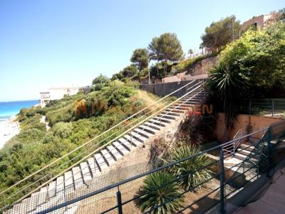 Wunderschönes Chalet in Cala Mandia in erster Meereslinie