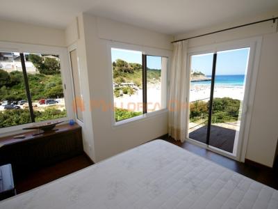 Wunderschönes Chalet in Cala Mandia in erster Meereslinie