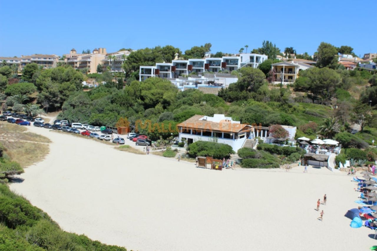 Wunderschönes Chalet in Cala Mandia in erster Meereslinie