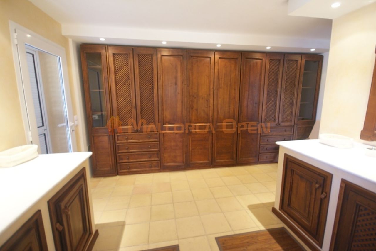 Wunderschönes Chalet in Cala Mandia in erster Meereslinie