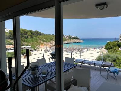 Wunderschönes Chalet in Cala Mandia in erster Meereslinie