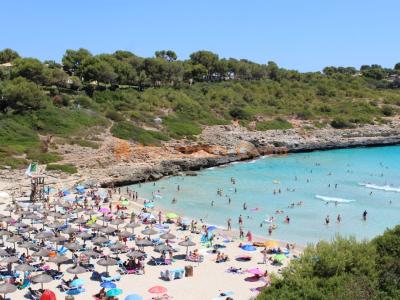 Wunderschönes Chalet in Cala Mandia in erster Meereslinie