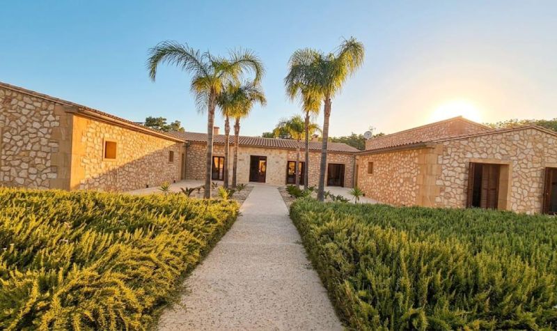 Wunderschönes großes Bauhaus-Anwesen zu vermieten in Manacor, Adresse Colonia de Sant Pere